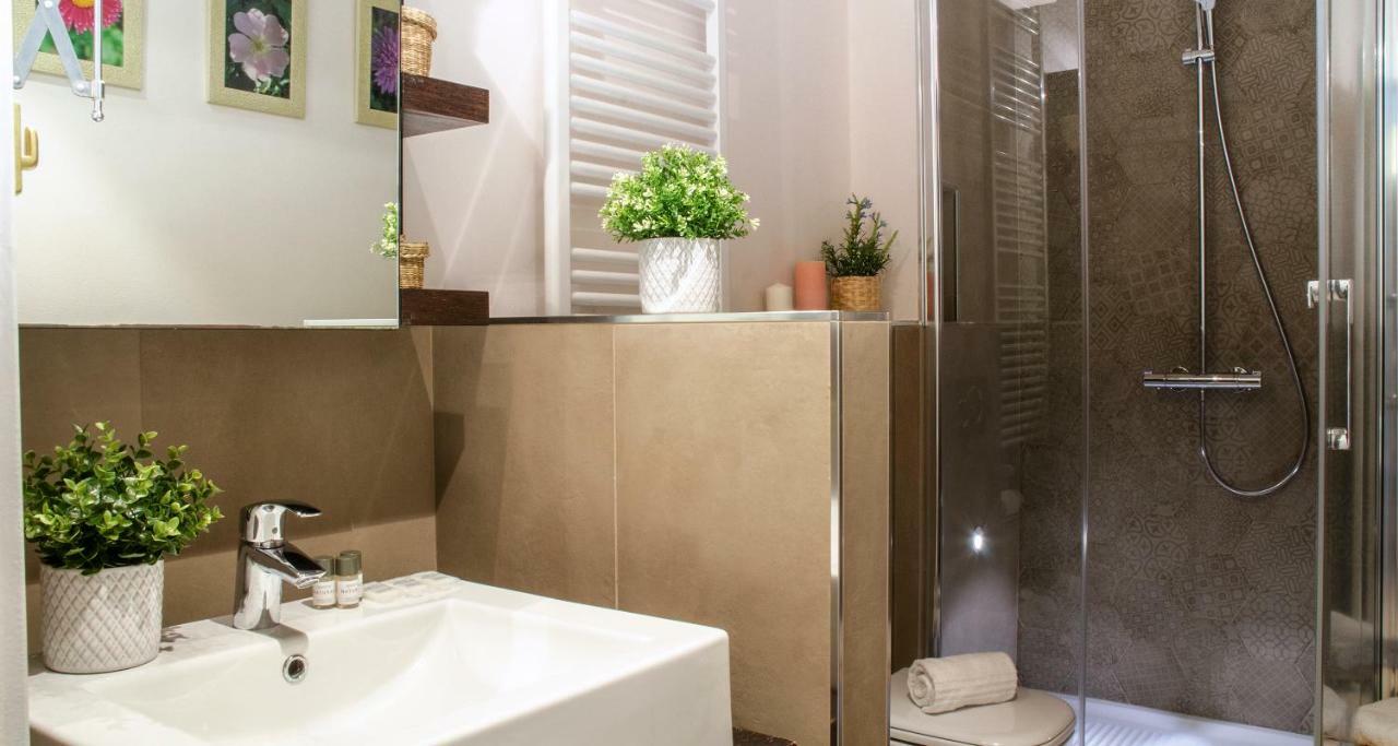 Flowers Apartment Joivy 25 โกโม ภายนอก รูปภาพ