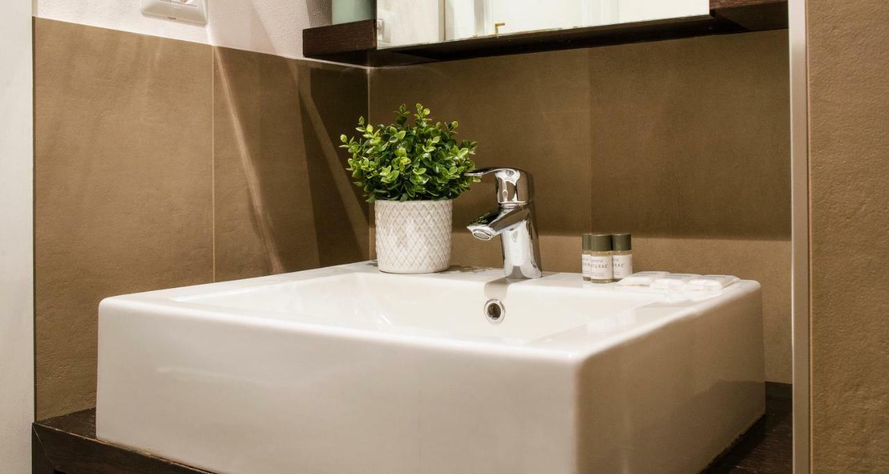 Flowers Apartment Joivy 25 โกโม ภายนอก รูปภาพ
