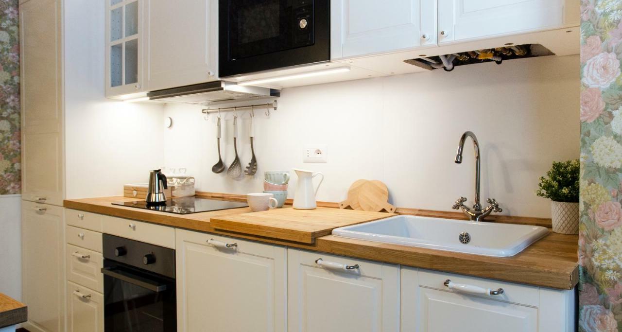 Flowers Apartment Joivy 25 โกโม ภายนอก รูปภาพ