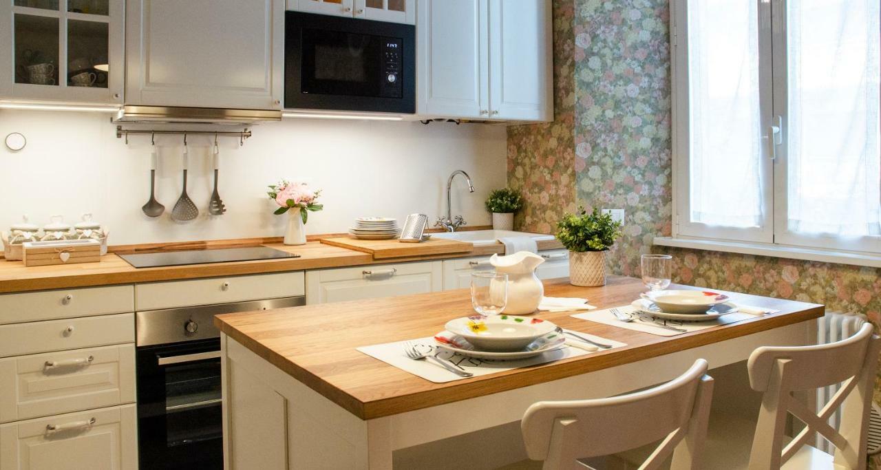 Flowers Apartment Joivy 25 โกโม ภายนอก รูปภาพ